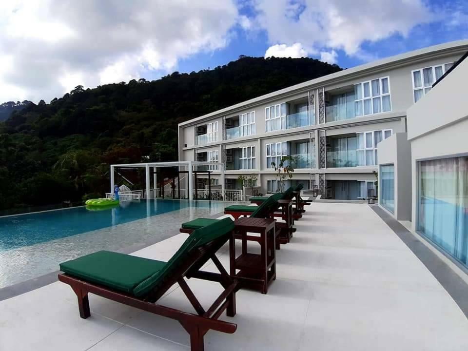 The Aristo Seaview Patong Hotel Exterior photo
